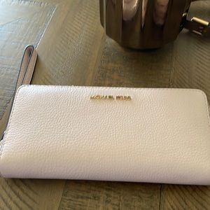 Michael Kors light pink wallet